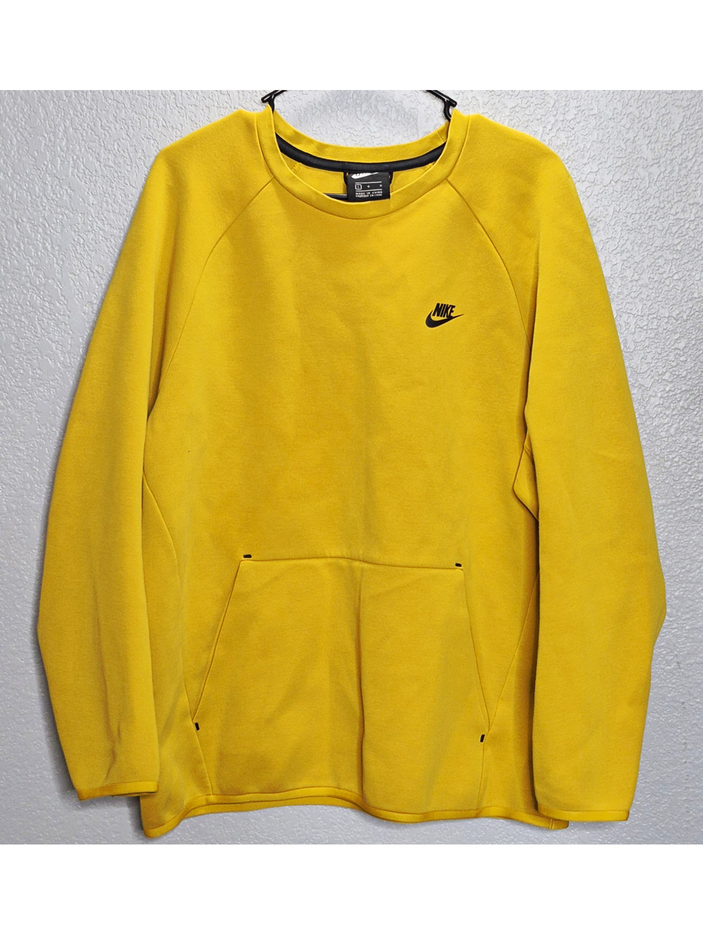 Nike Men’s Yellow Crewneck Pullover Sweatshirt Polyester Knit Size L